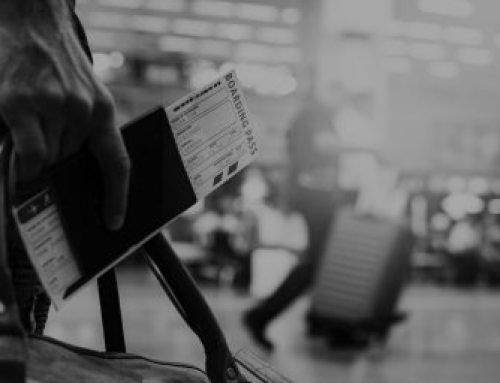 Compensación a pasajeros por gran retraso de un vuelo con conexión directa objeto de una reserva única